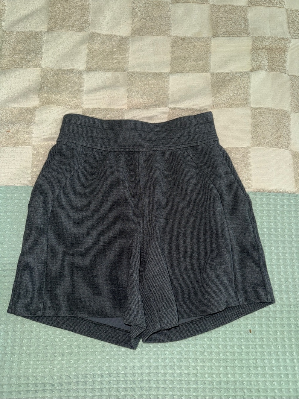 NWOT Lululemon Scuba High-Rise Short 5" *Waffle
Heathered Graphite Grey XXS